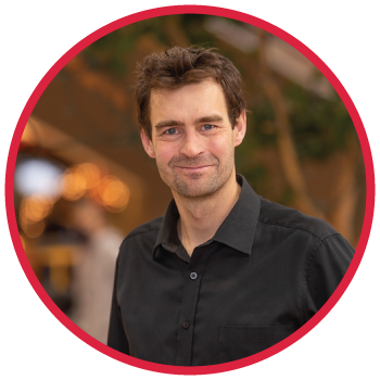 Dr. Johannes Doemer Dr. Johannes Doemer presents the Hazards of Respirable Silica – The Silica Control Tool<br />
at the NB Lung Respiratory Health Symposium